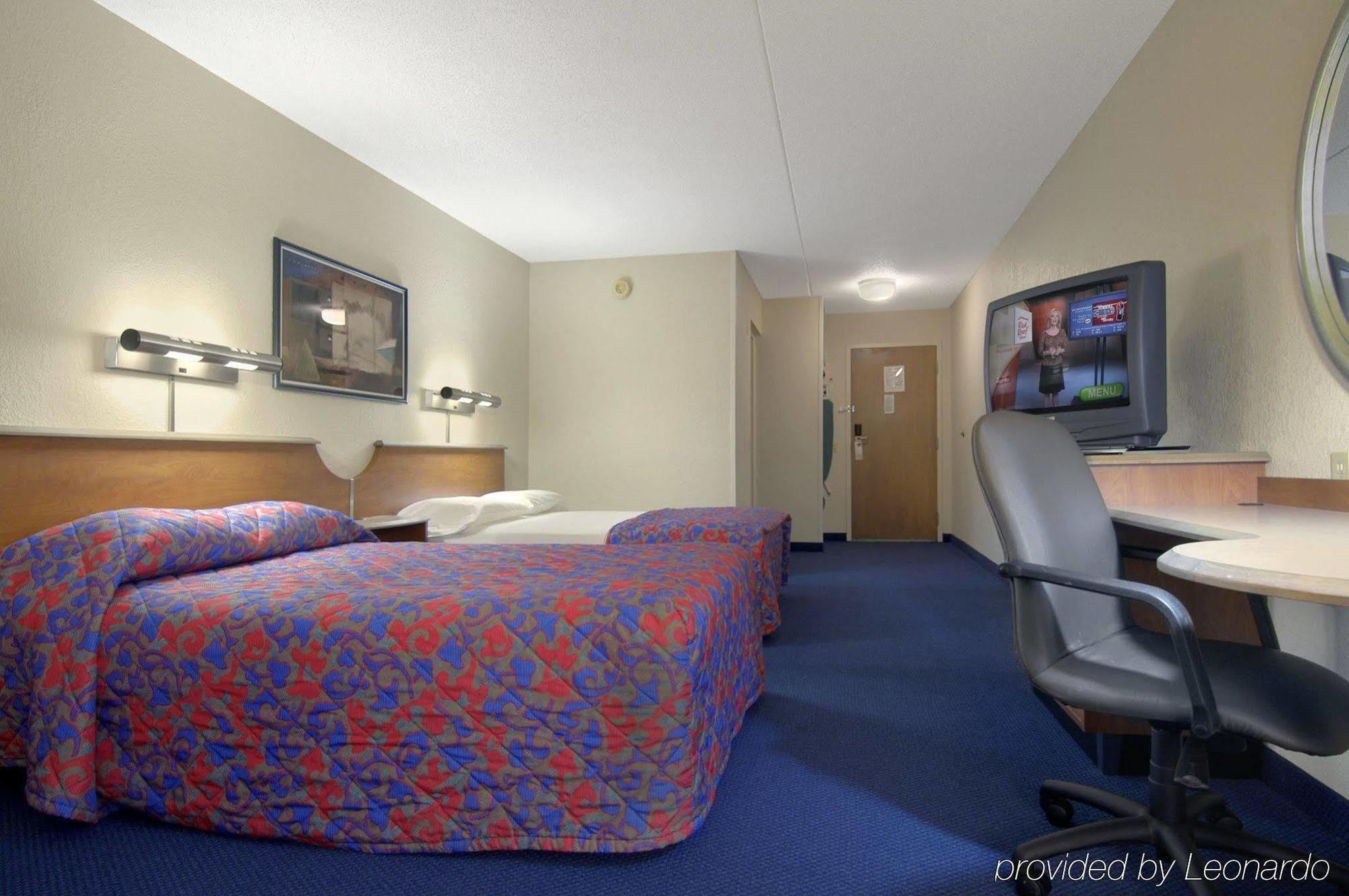 Red Roof Inn & Suites Cleveland - Elyria Exterior foto